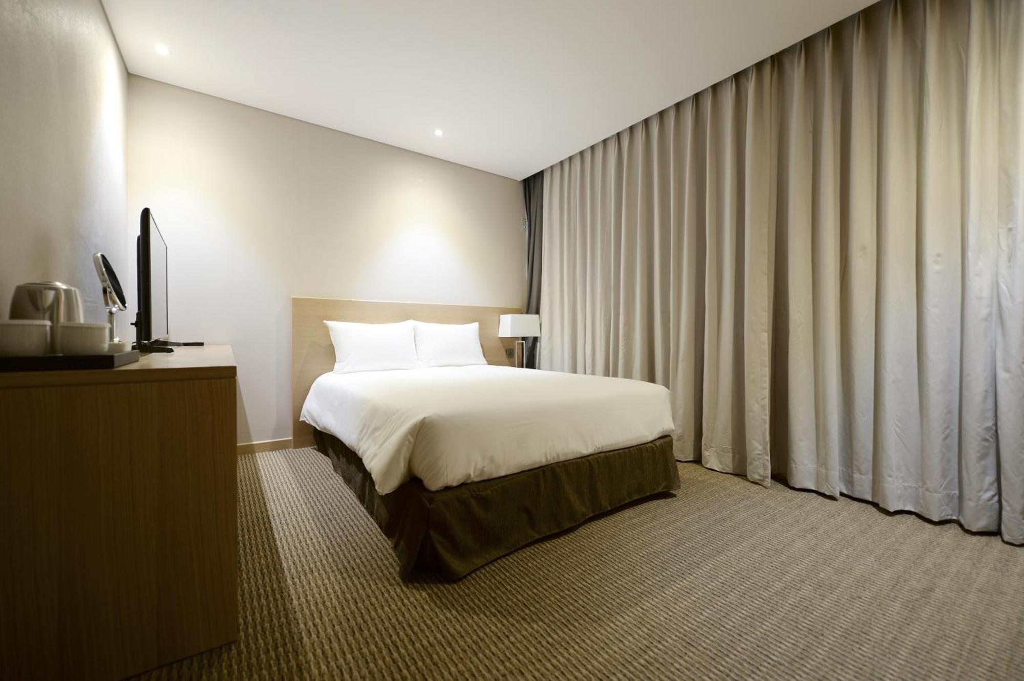 Hotel New Oriental Myeongdong Seoul Room photo